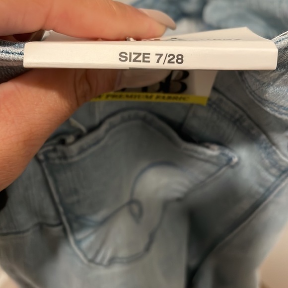 WOMEN BRAND NEW YMI JEANS - Picture 9 of 11